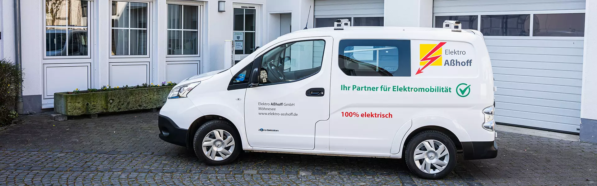 elektro-asshoff-moehnesee-foto-firmenfahrzeug-elektroauto